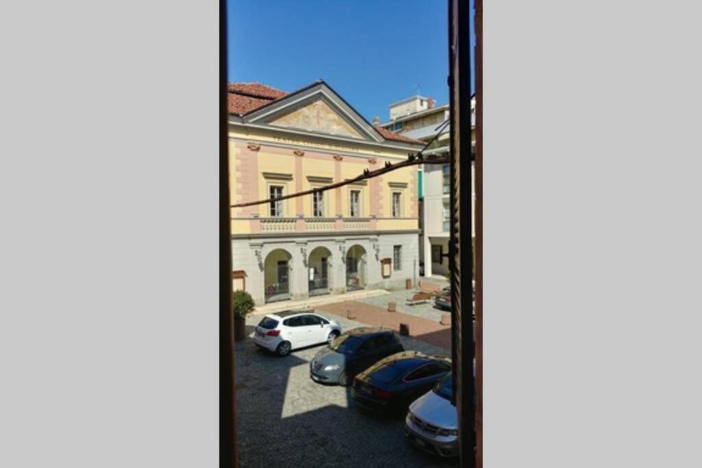 Dolce Eporedia Intero Alloggio Nel Centro Storico Ивреа Екстериор снимка
